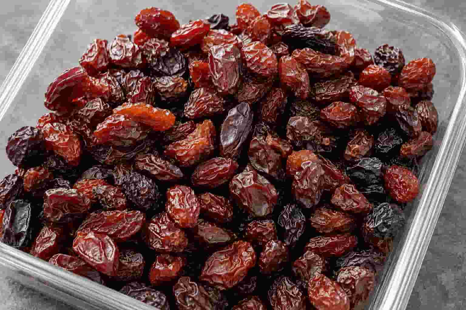 مویز قرمز تهیه شده از انگورهای مرغوب